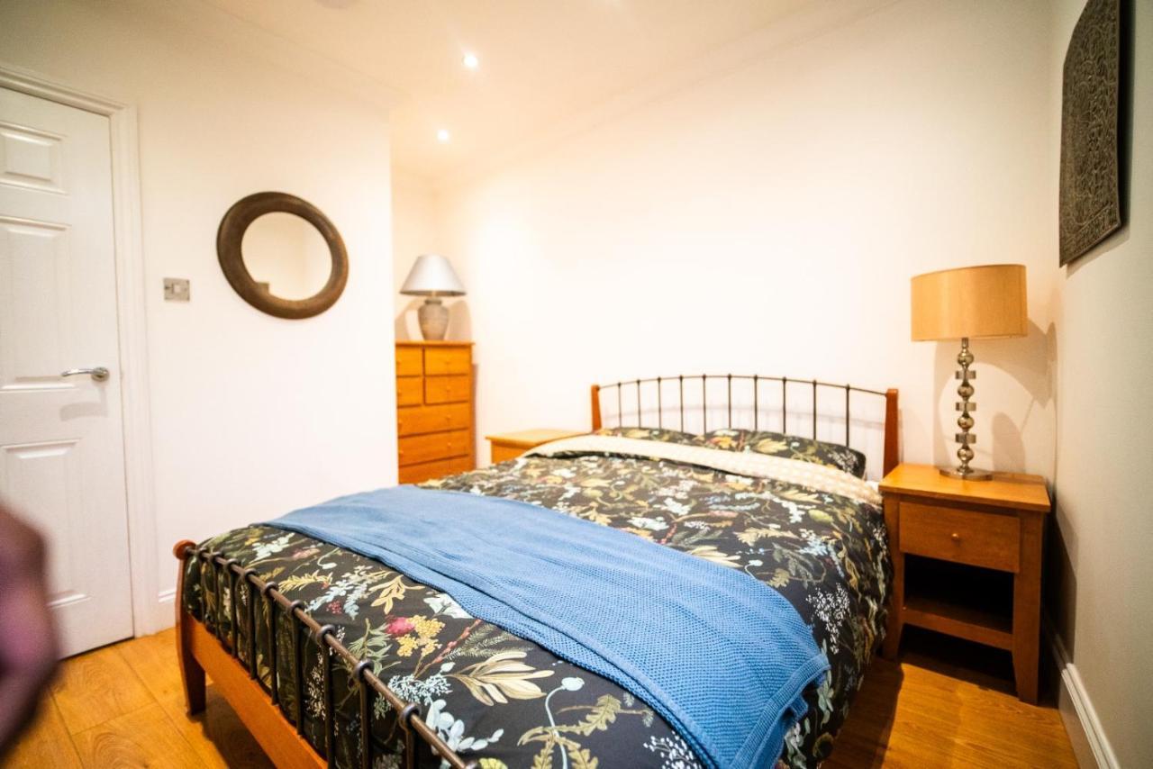 Stay With Serena Homes , One Bedroom Apartment เพอร์ลีย์ ภายนอก รูปภาพ