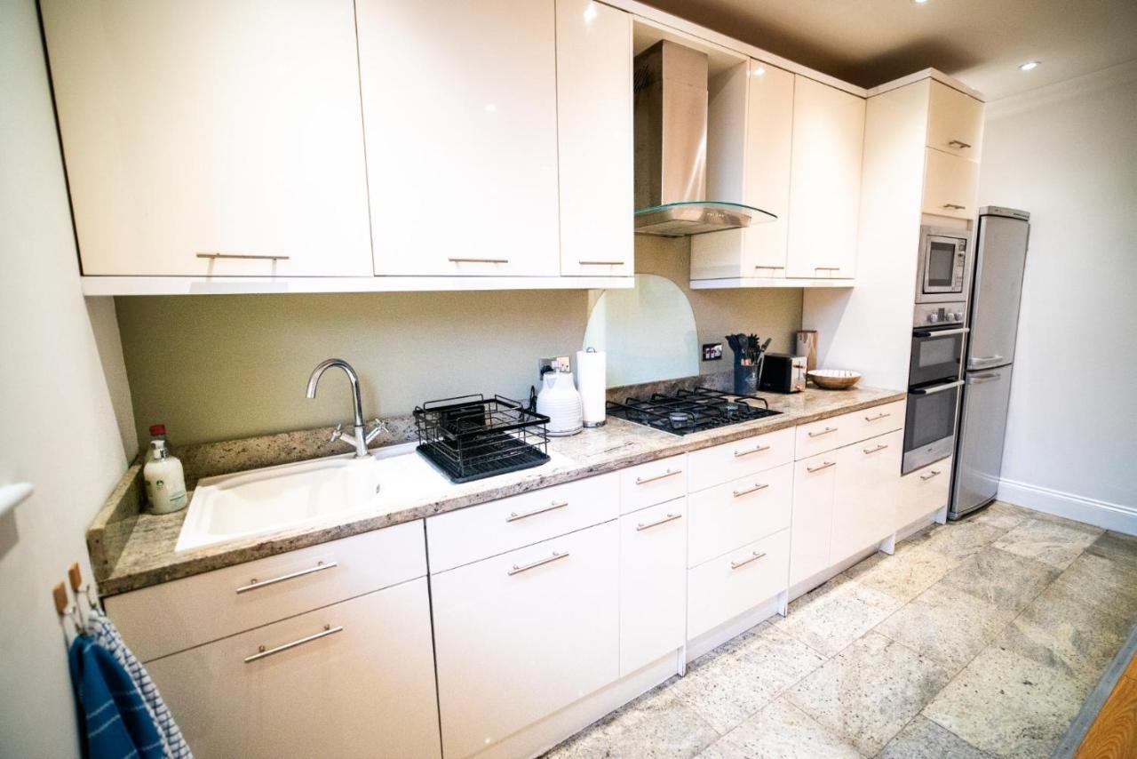 Stay With Serena Homes , One Bedroom Apartment เพอร์ลีย์ ภายนอก รูปภาพ