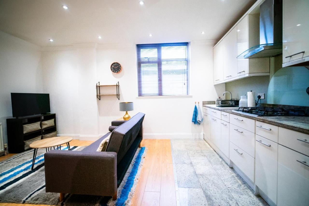 Stay With Serena Homes , One Bedroom Apartment เพอร์ลีย์ ภายนอก รูปภาพ